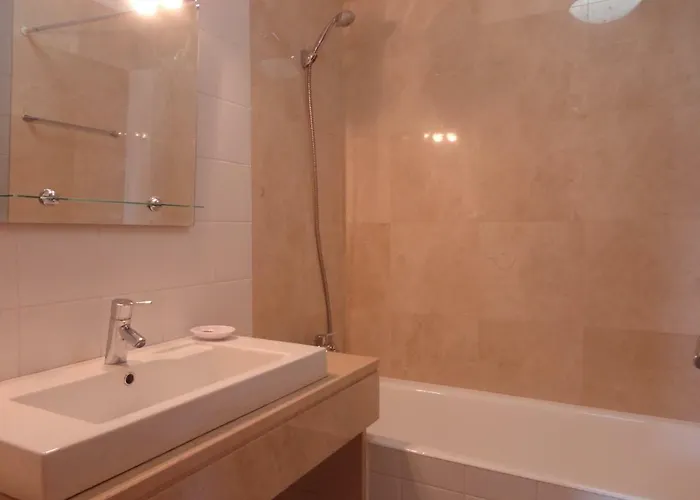 아파트 Floor In Center 푼샬