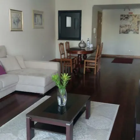 Floor In Center فونشال