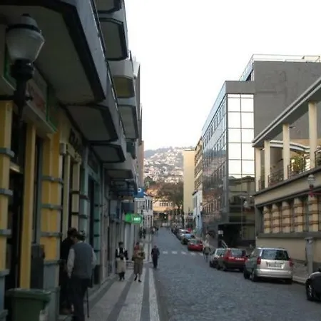 Floor In Center شقة فونشال