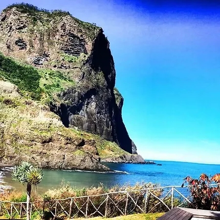 Floor In Center فونشال